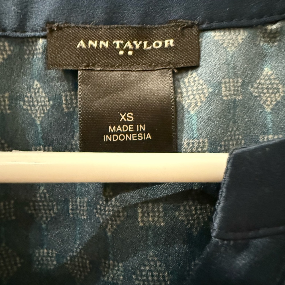 Ann Taylor Blue Geometric Blouse - Picture 2 of 3